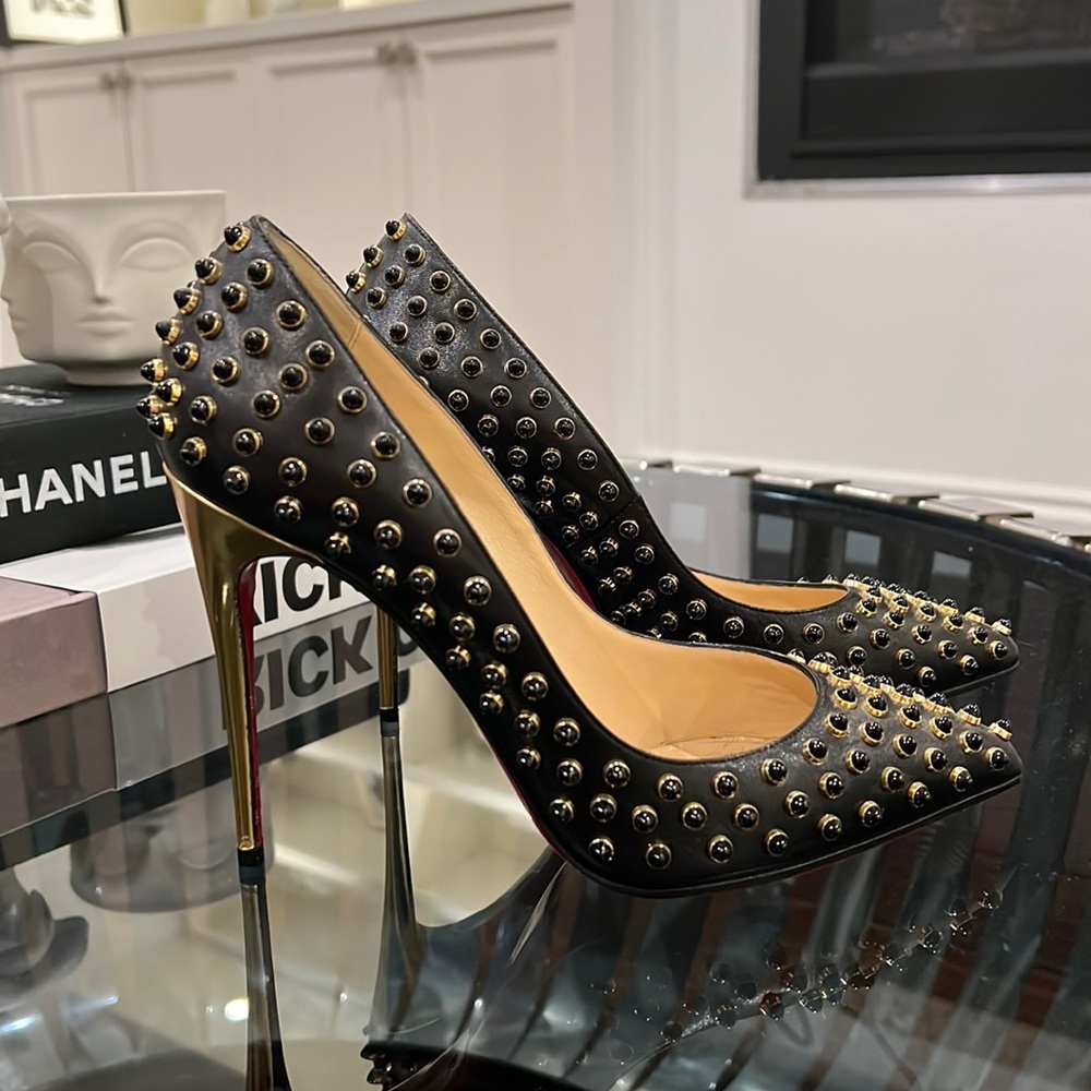 Christian Louboutin Embellished Pumps 39